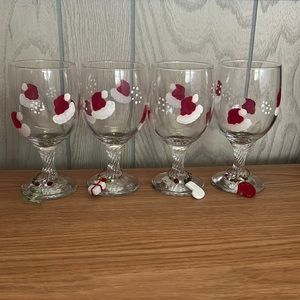 Set of four Christmas wine glasses🎄